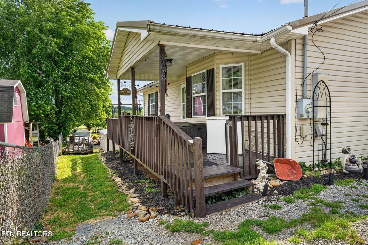 206 Maple St - Photo 1