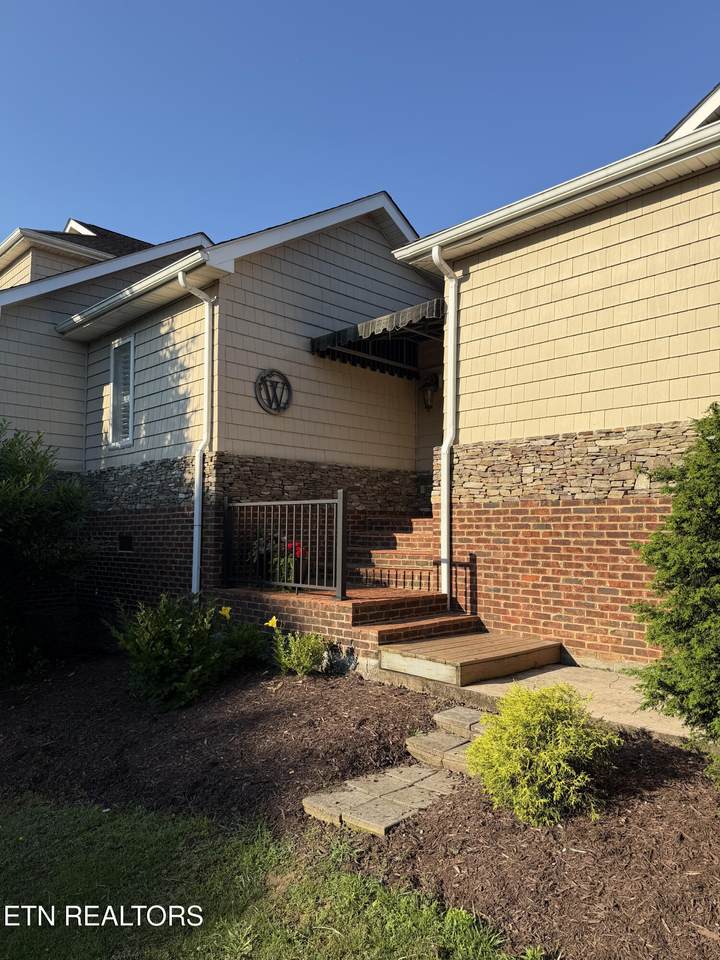 34 Whitehall - Photo 1