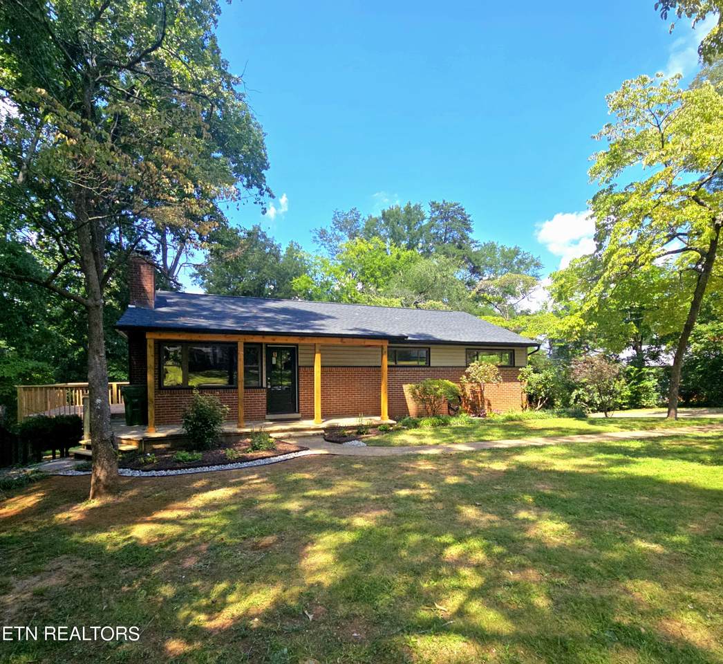 108 Hickory Drive - Photo 1