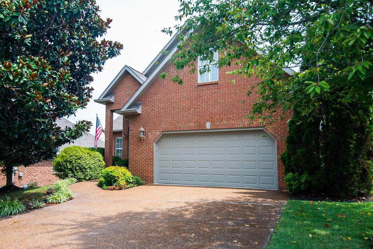 220 Savannah Park Drive - Photo 1