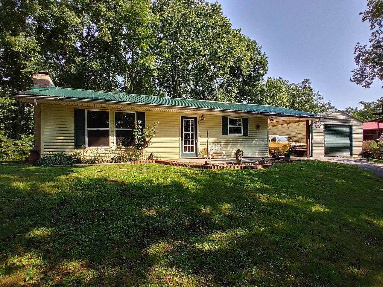 2827 Pine Haven Drive - Photo 1