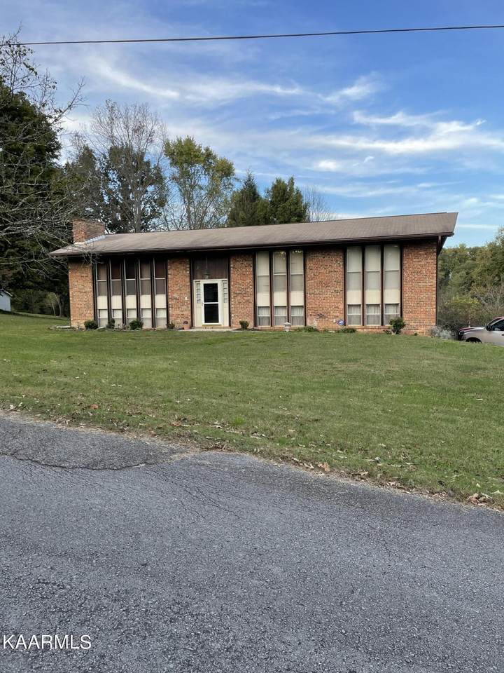 281 Sherwood Rd - Photo 1
