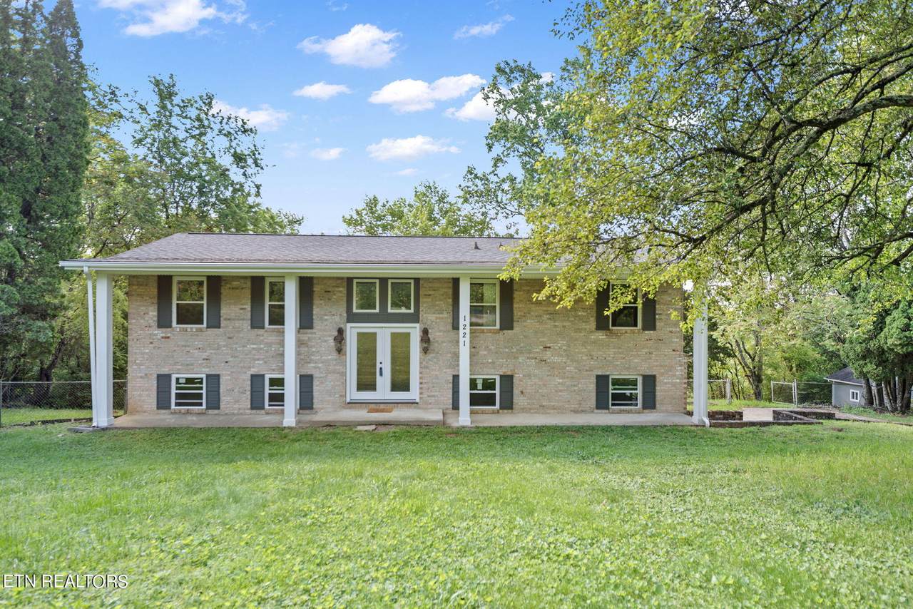 1221 Laurel Rd - Photo 1