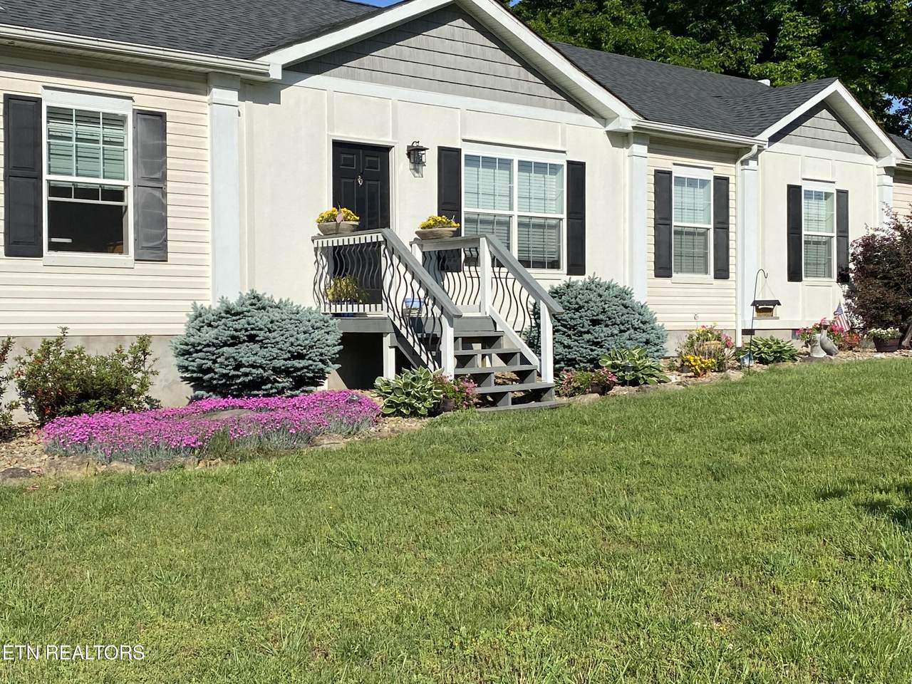 318 Deer Trail Drive - Photo 1