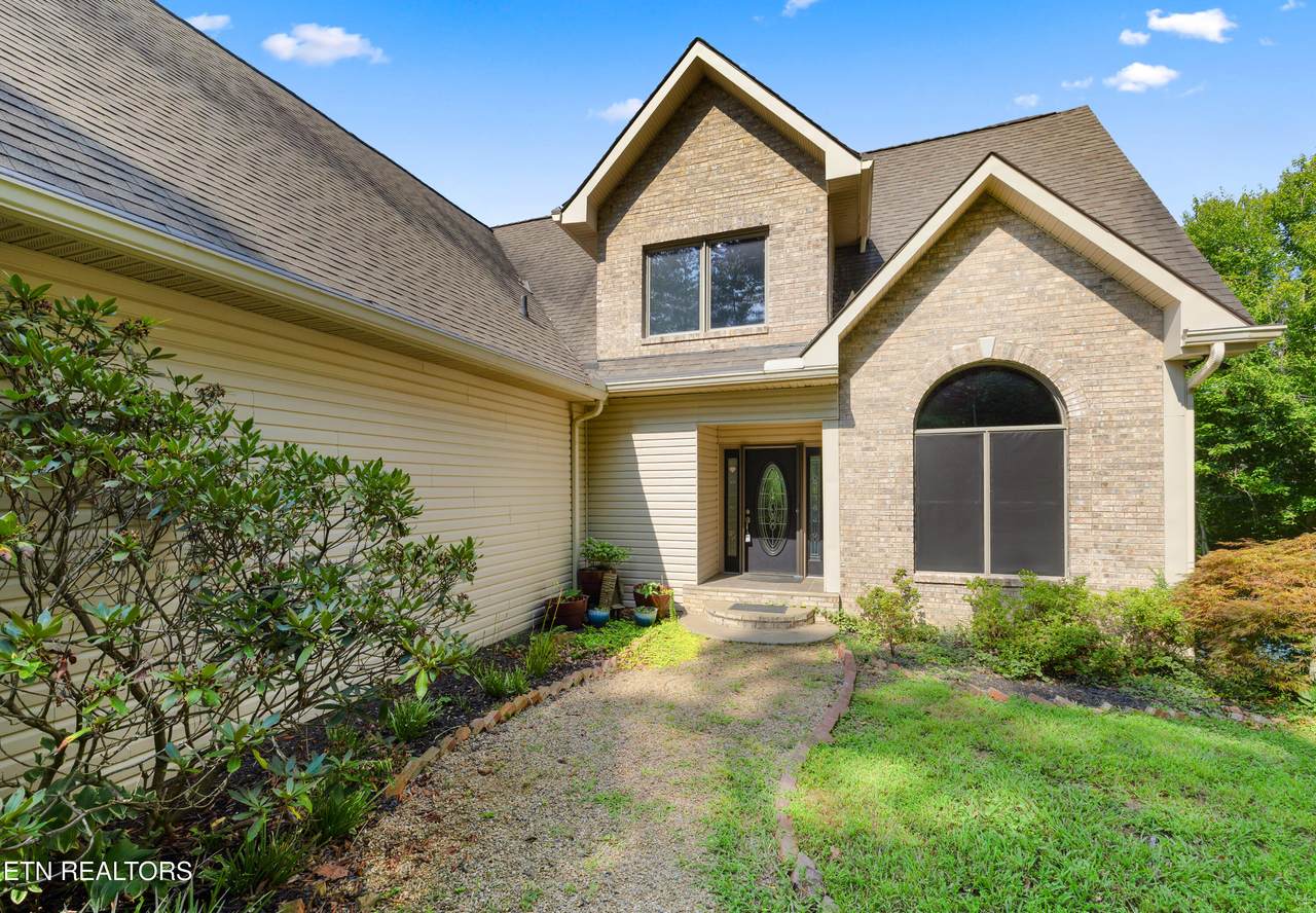 1420 Lakeview Drive - Photo 1