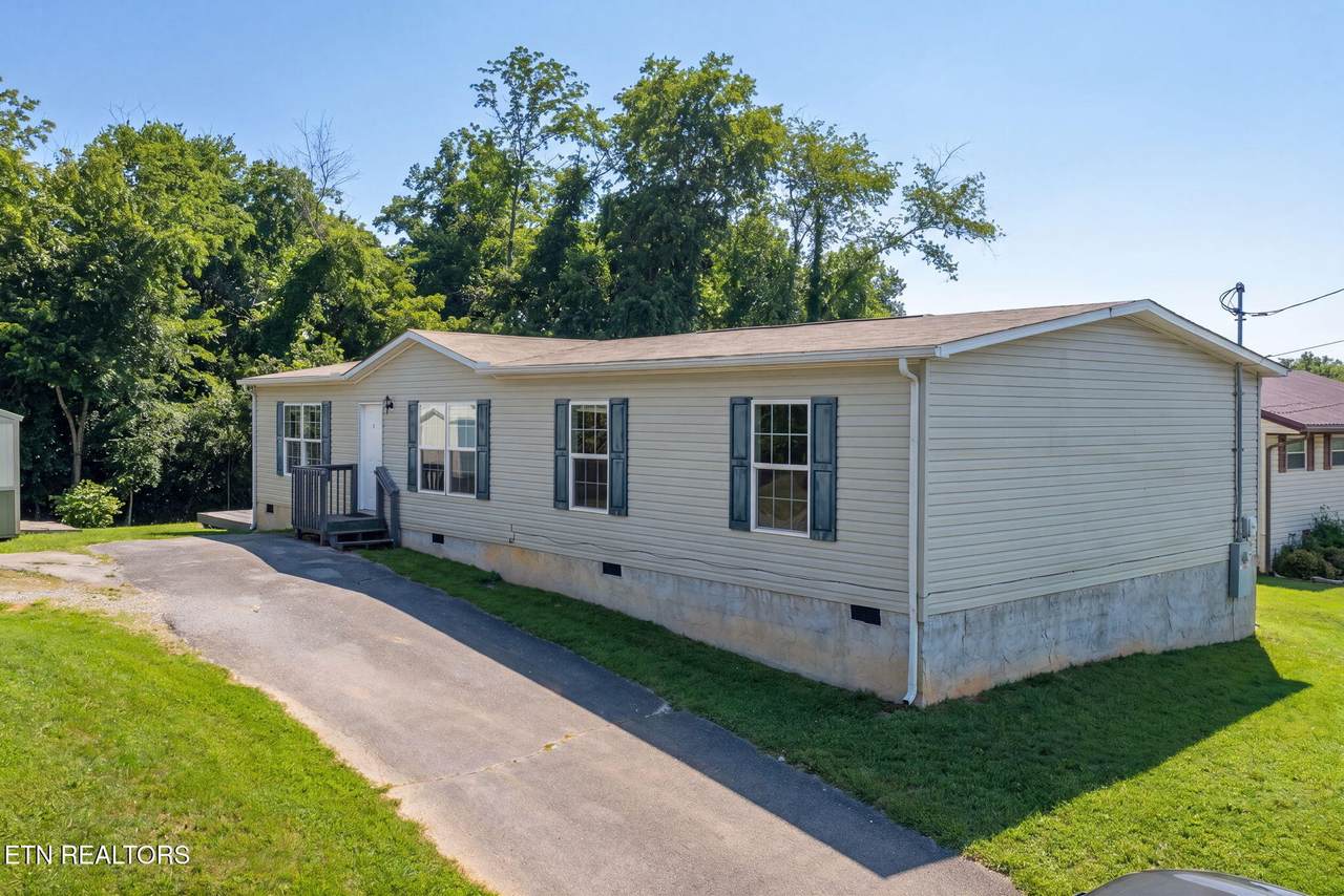 296 Illinois Ave - Photo 1
