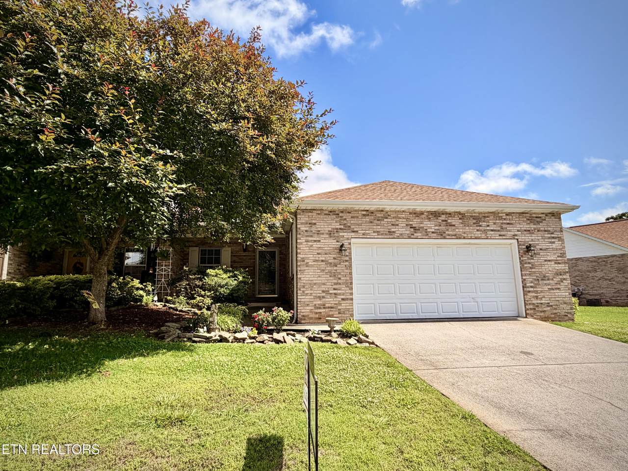 215 Royal Oaks Drive - Photo 1
