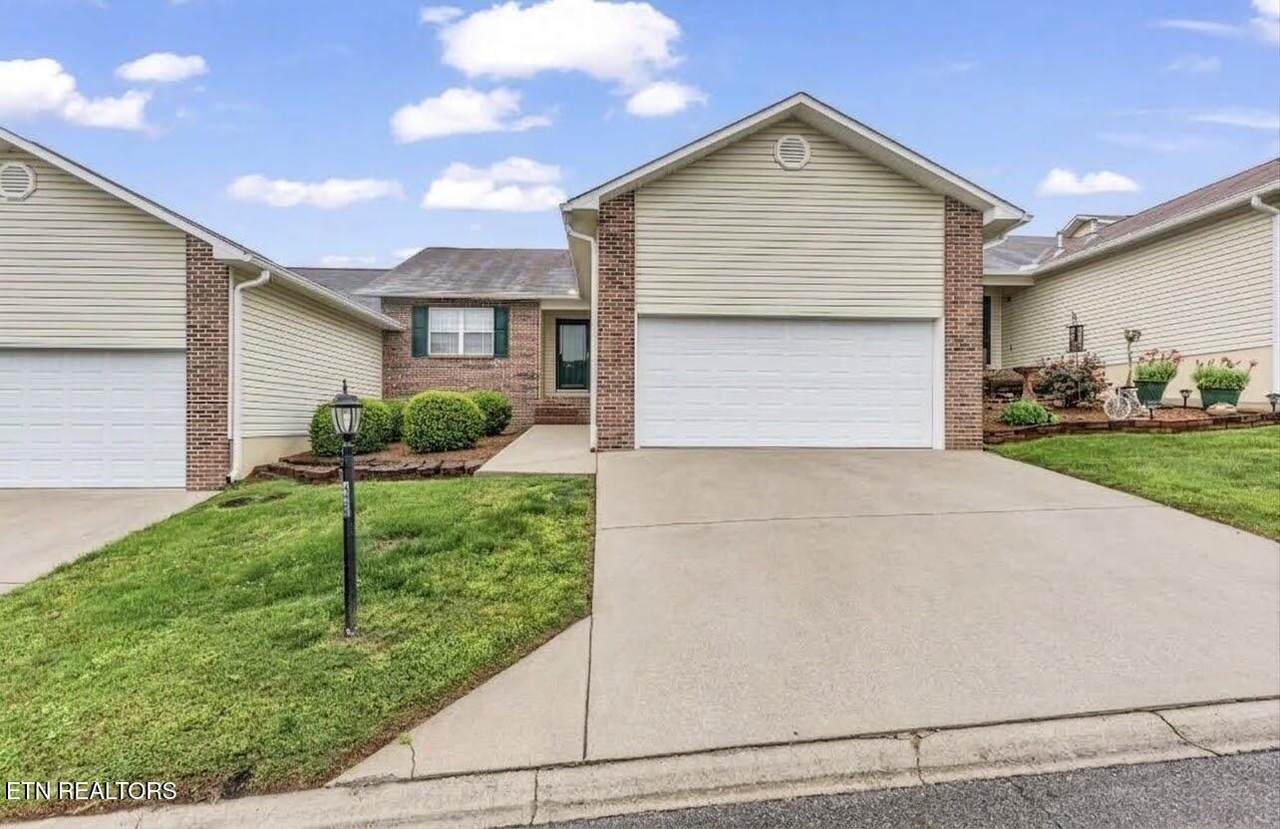 450 Executive Meadows Drive - Photo 1