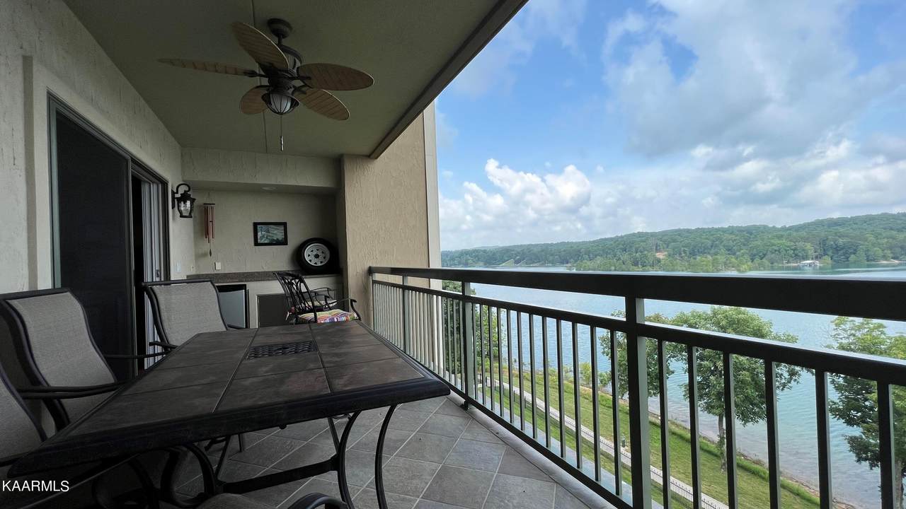 655 Waterside Circle - Photo 1