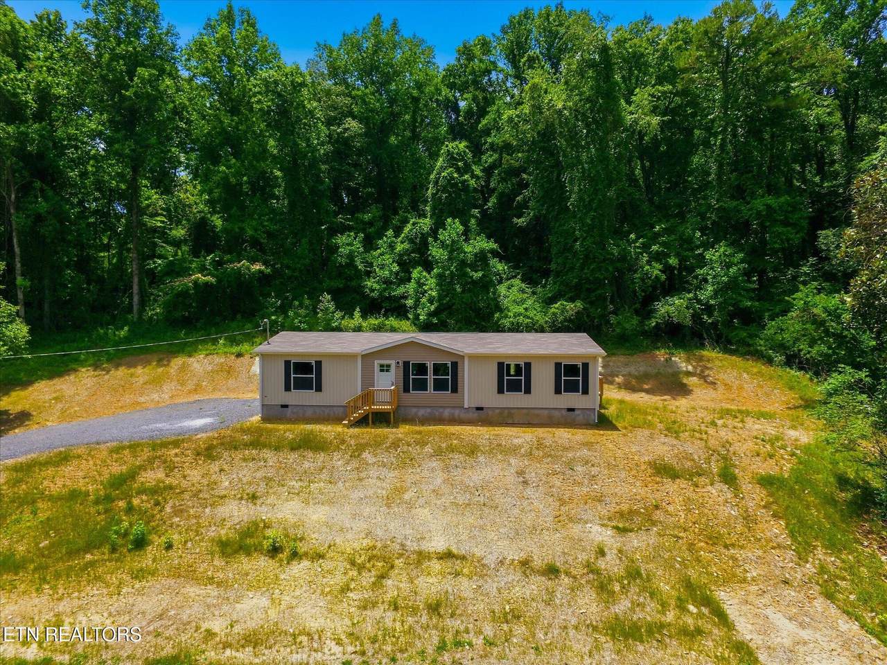 1009 Gateway Ave - Photo 1