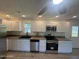 208 Greenwood - Photo 11