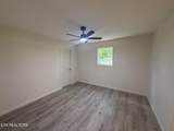208 Greenwood - Photo 16
