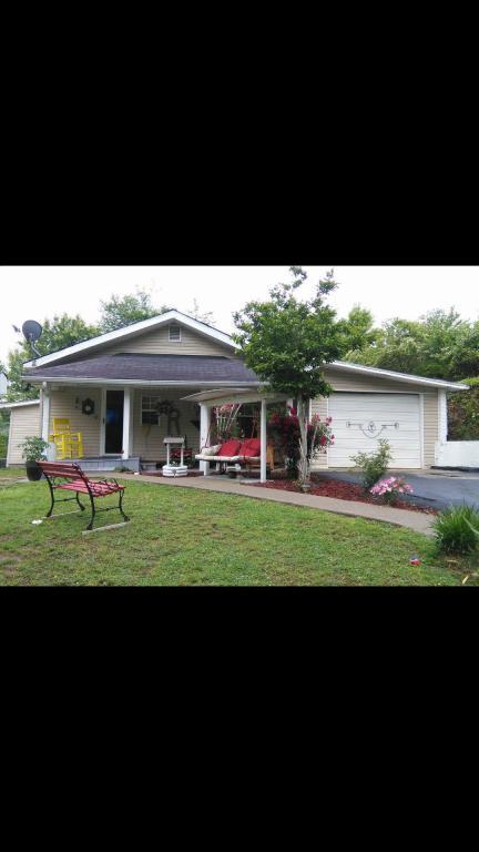 108 8th St - Photo 1