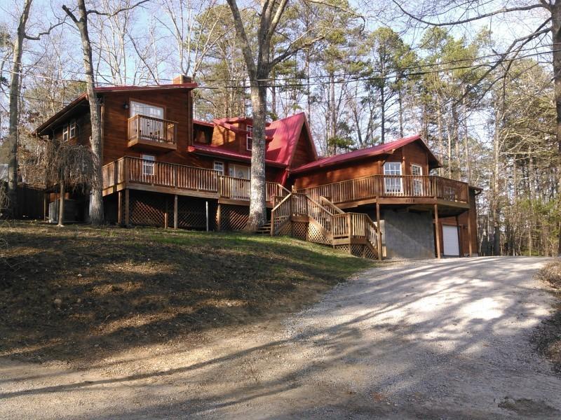 5718 Lakeshore Drive - Photo 1