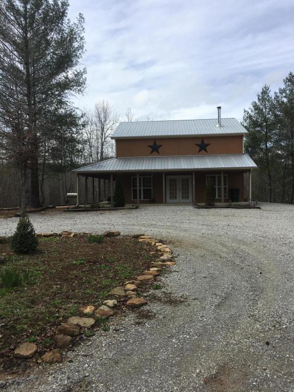 1935 Sawmill Rd - Photo 1