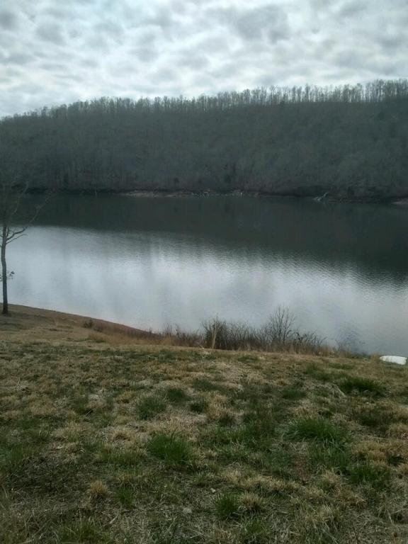 Cameron Loop - Photo 1