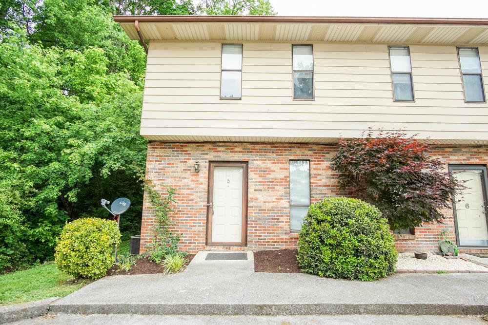 4003 Valley View Drive - Photo 1