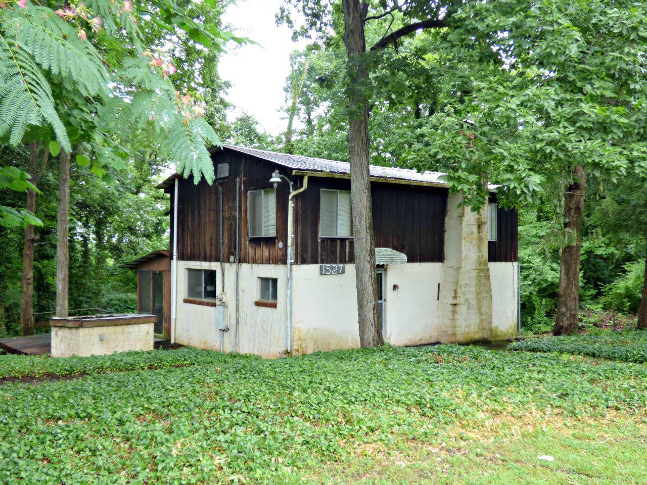 1527 Riverfront Circle - Photo 1
