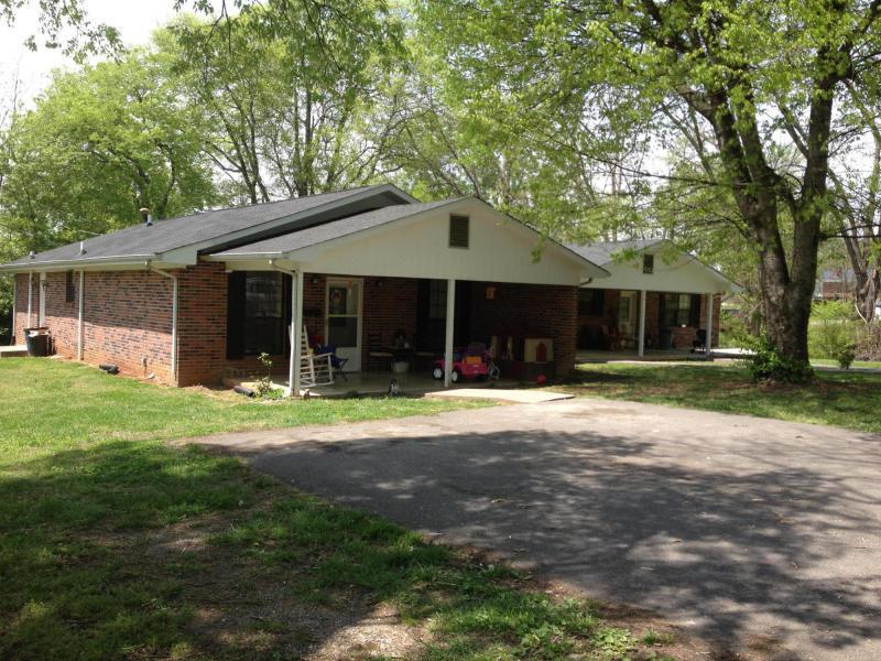 598 Monroe St - Photo 1