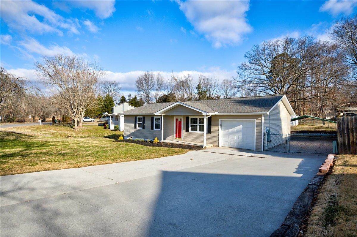 7606 Foxglen Blvd - Photo 1