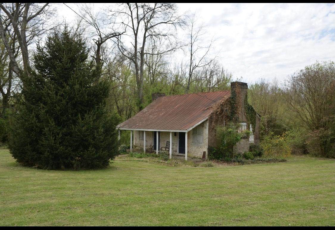 915 Andrew Johnson Hwy - Photo 1