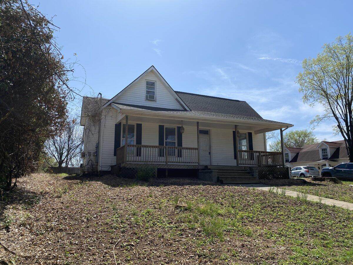 226 Lynnwood Drive - Photo 1