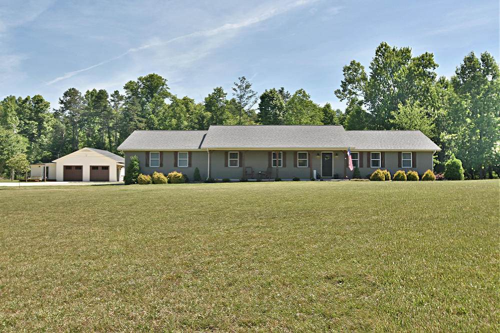 1420 Pine Creek Rd - Photo 1