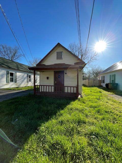 2703 Barton St - Photo 1