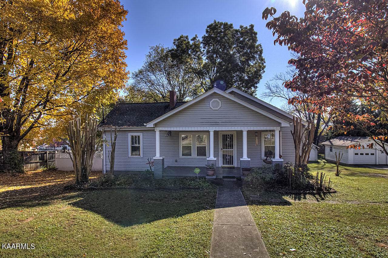 1406 Woodlawn Ave - Photo 1