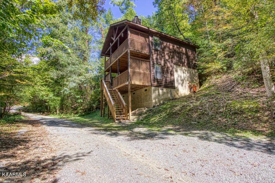 2710 Easy St - Photo 1
