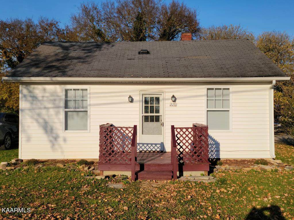 228 Piccadilly Ave - Photo 1