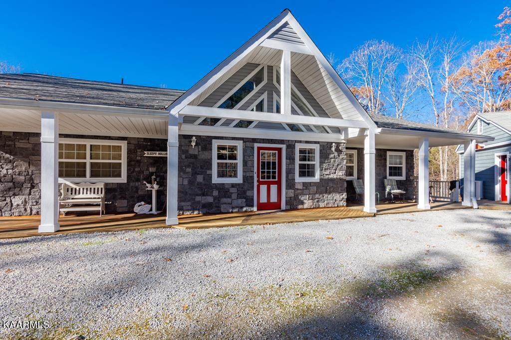 209 Sleepy Hollow Drive - Photo 1