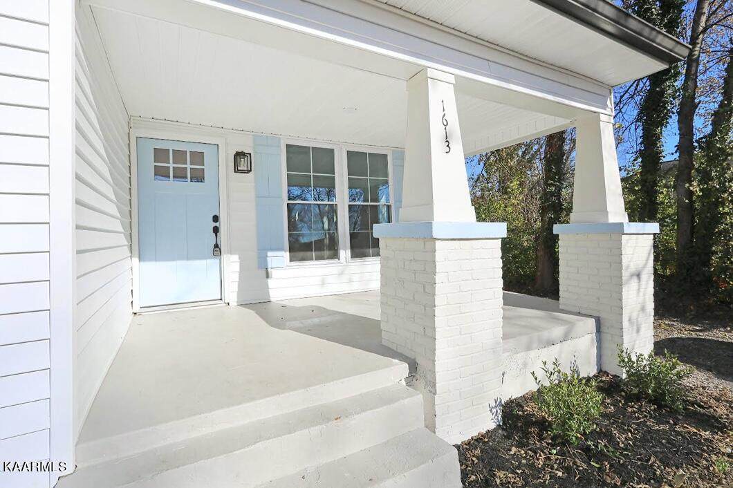 1613 Dunbar St - Photo 1