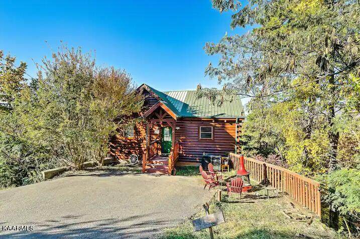 936 Falcon View Way - Photo 1