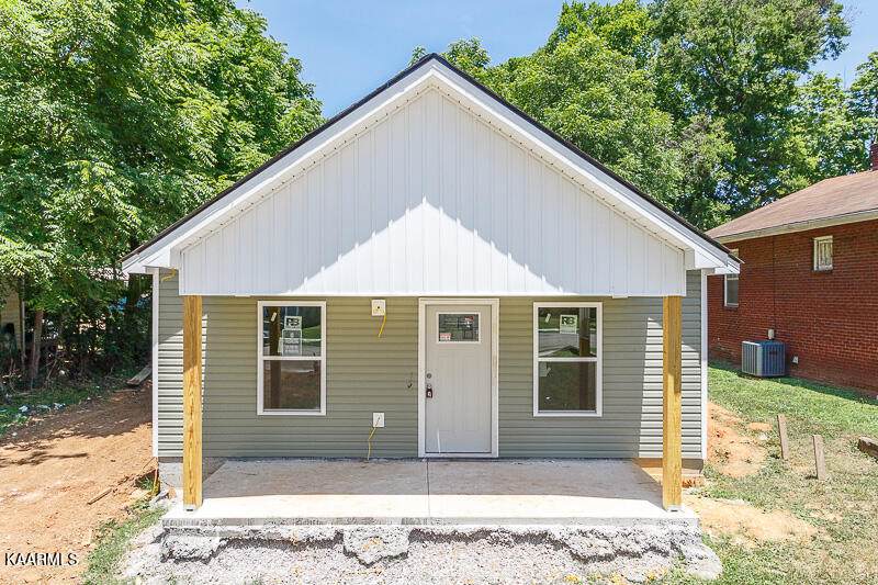 132 Elmwood St - Photo 1