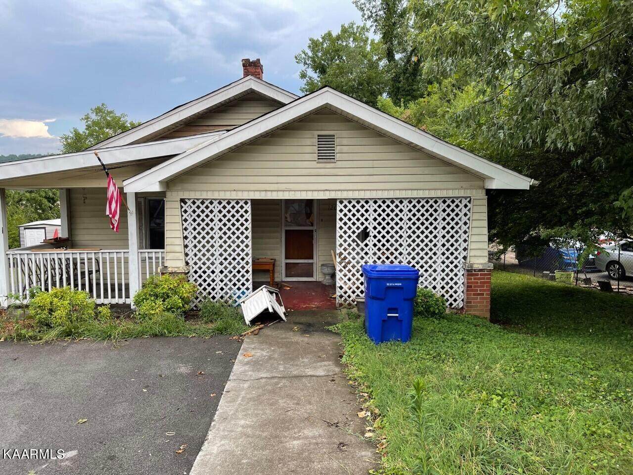 120 Hillcrest St - Photo 1