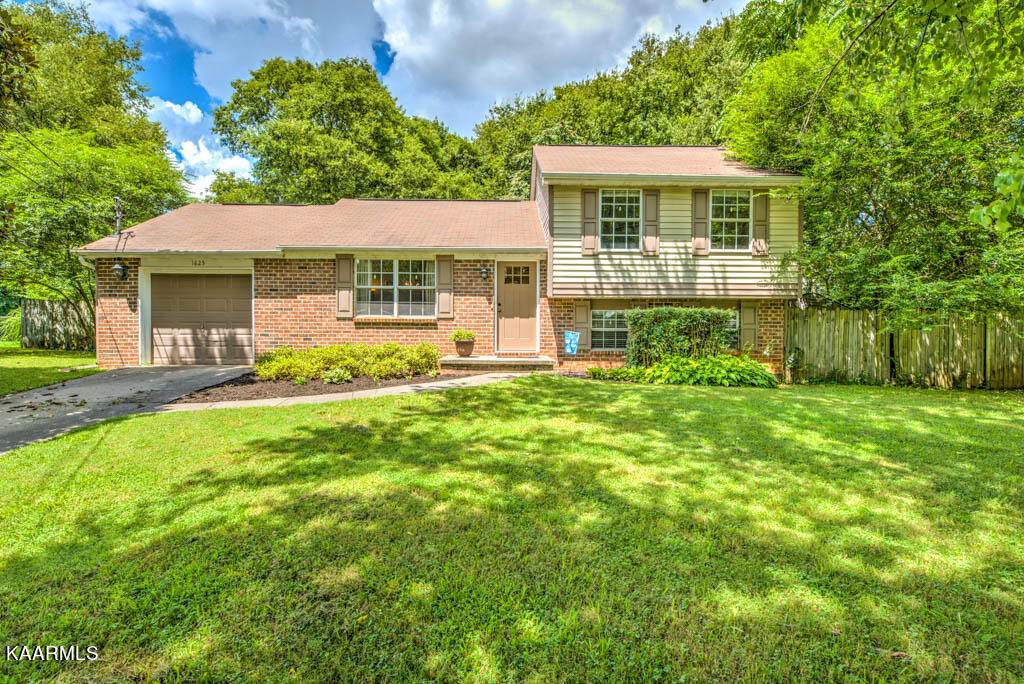 1625 Summerhill Drive - Photo 1