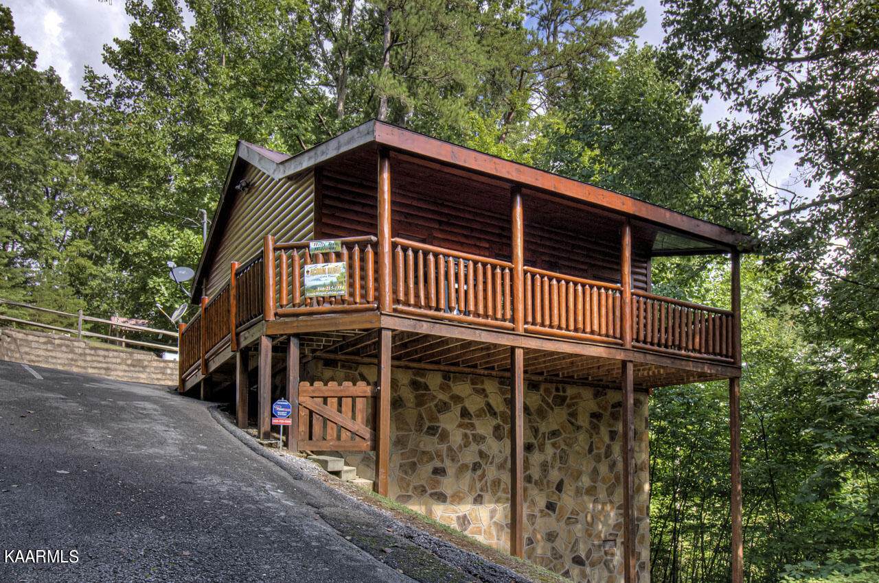3830 Katelyns Ln. - Photo 1