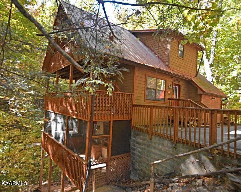 1127 Raintree Rd - Photo 1