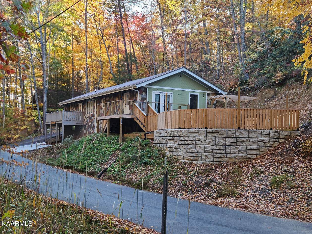1505 Lake Drive - Photo 1