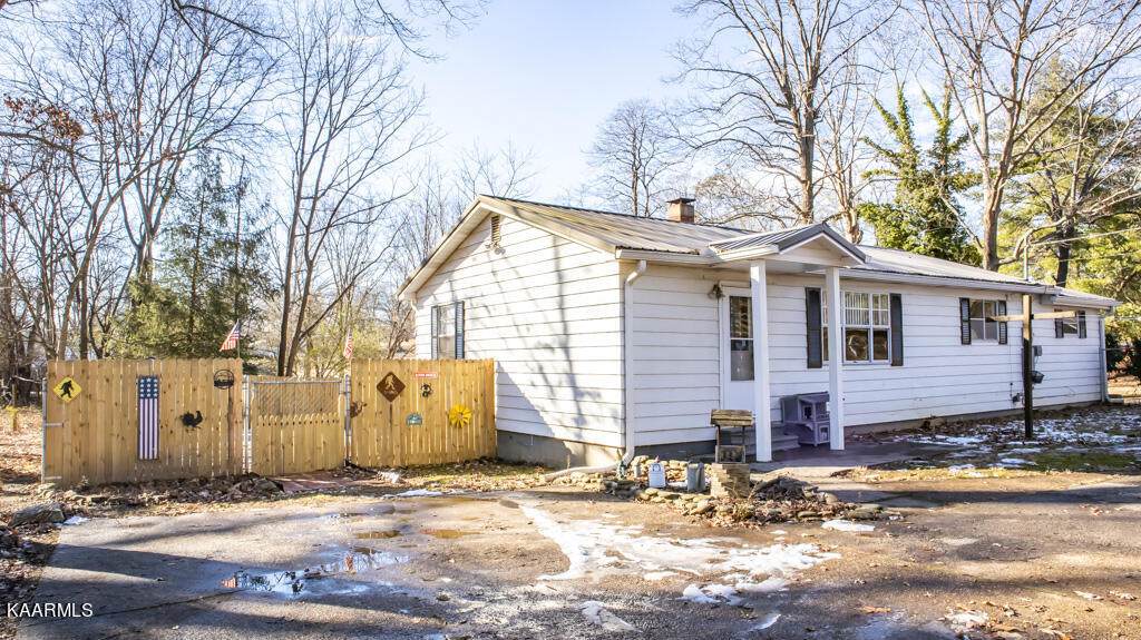 3552 Pineview Rd - Photo 1