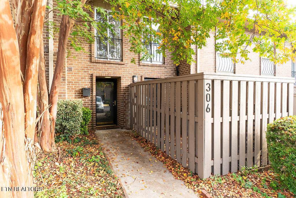 3636 Taliluna Ave - Photo 1