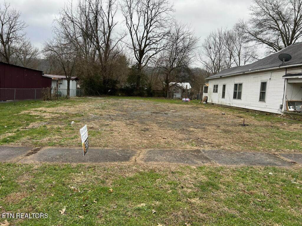 407 Exeter Ave - Photo 1