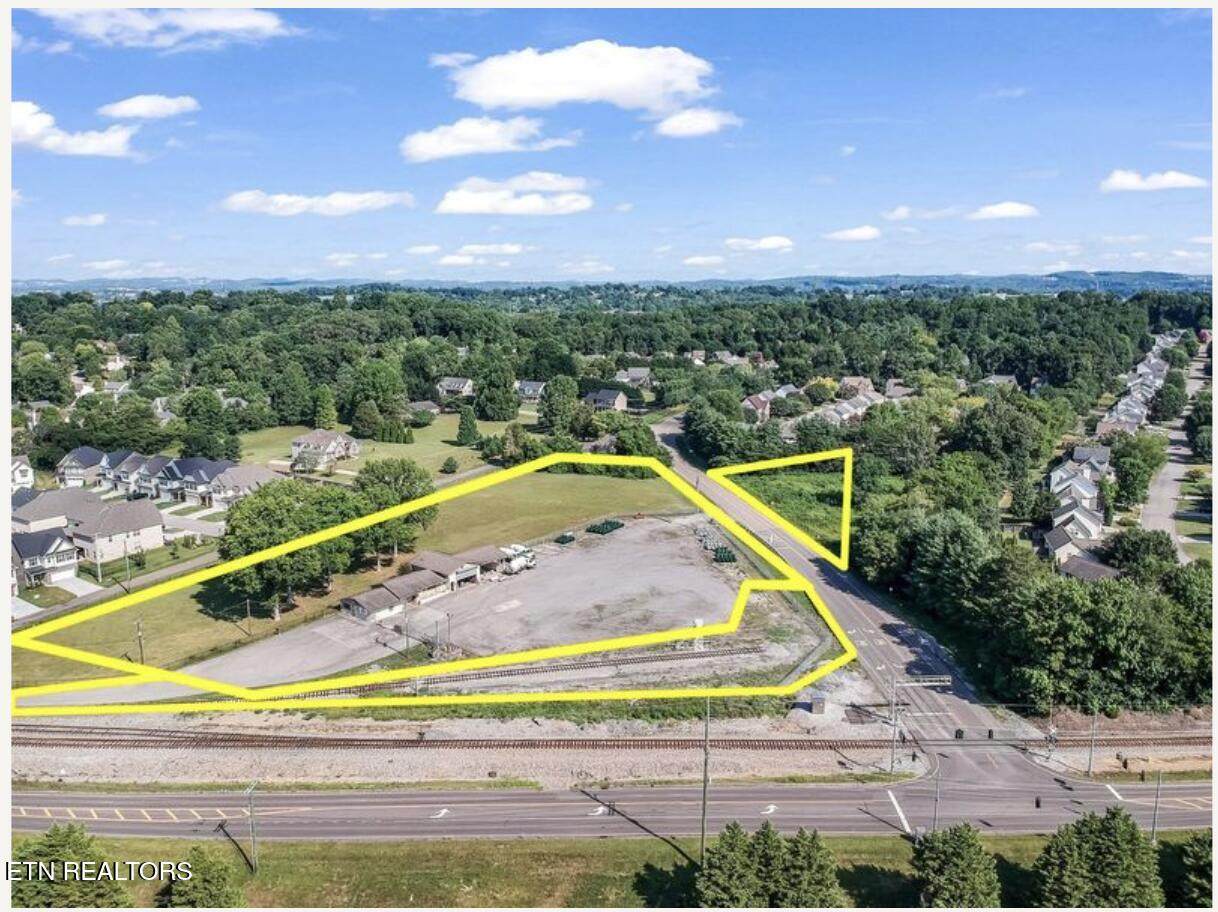 860 Gallaher View Rd - Photo 1