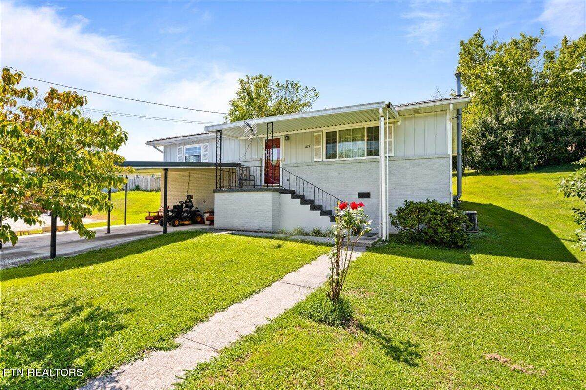 109 23rd St - Photo 1