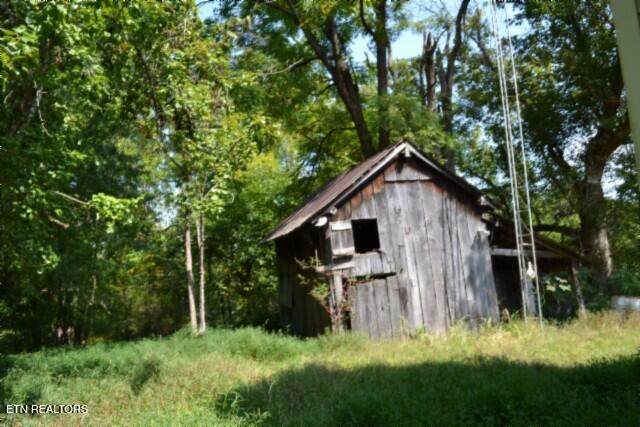 1046 Livingston Hwy - Photo 1