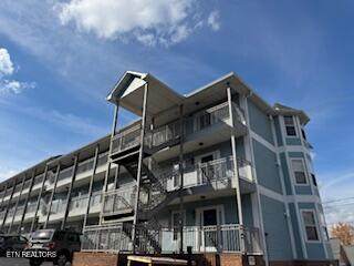 1619 Queen Anne Way - Photo 1