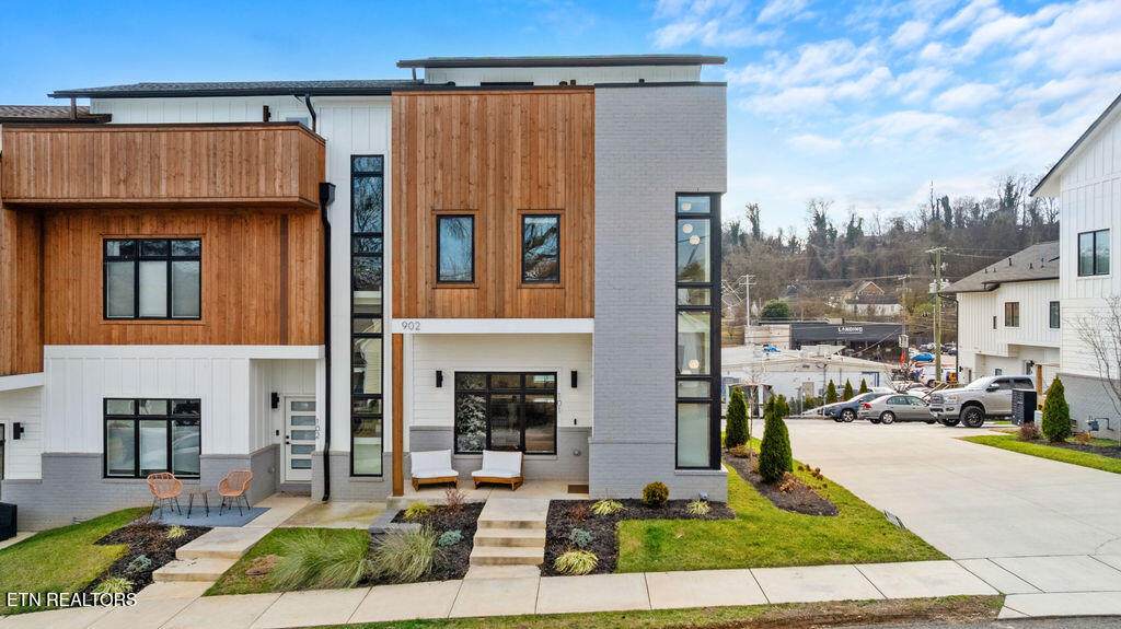 902 Phillips Ave - Photo 1