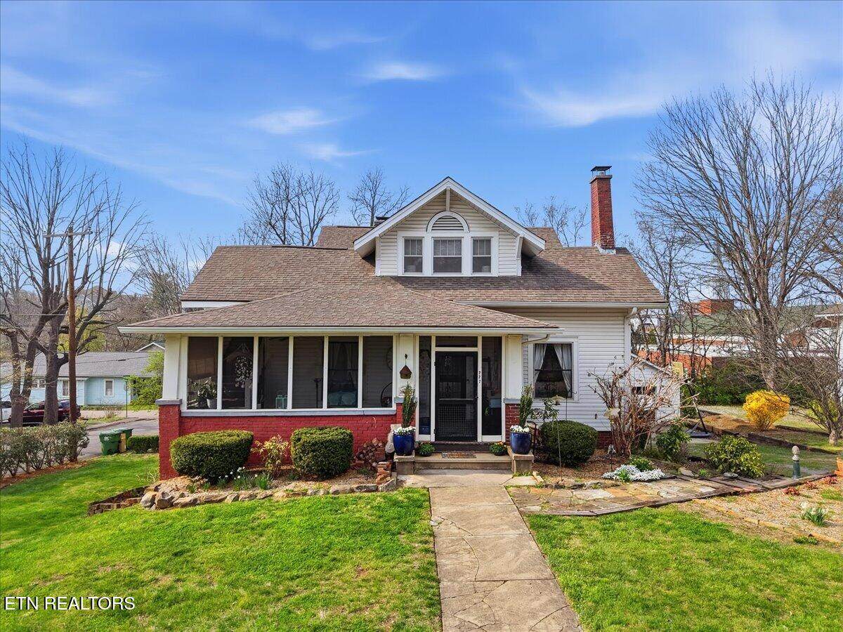 227 Goddard Ave - Photo 1
