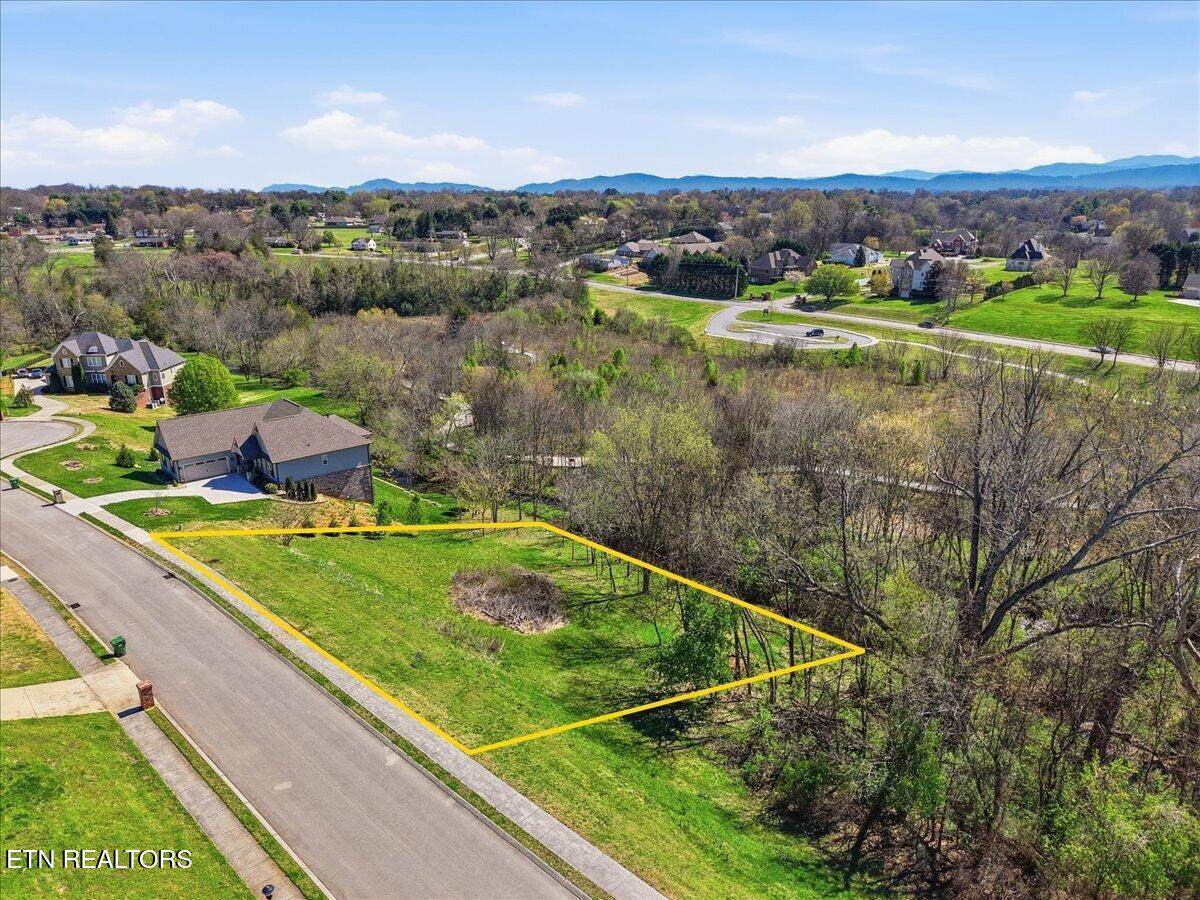 828 Brookshire Blvd - Photo 1